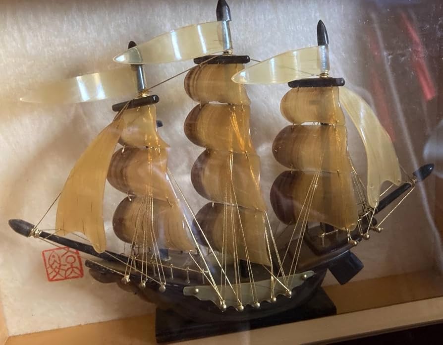 鯨の髭を使った完全手作りの「クジラ船(パネル付き)」くじら/ヒゲ/見事な出来栄え 鯨の髭を使った完全手作りの「クジラ船(パネル付き)」くじら